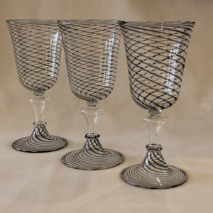 Verre A Pied Spirale Bleue